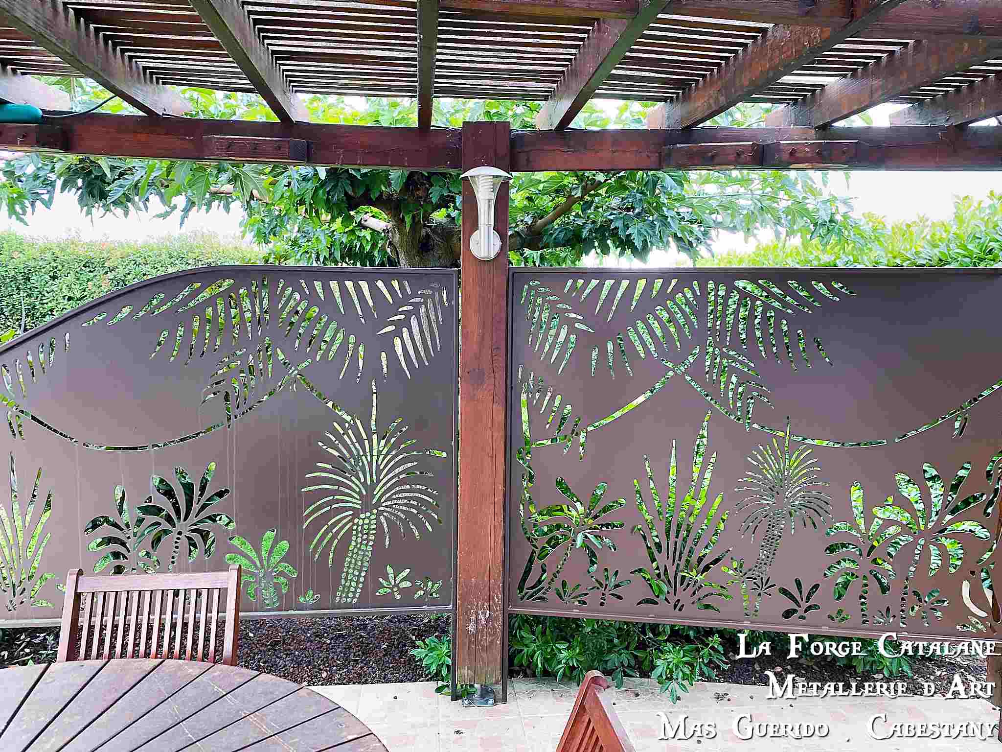 brise vue motif vegetal en decoupe laser thermolaque forge catalane.jpg